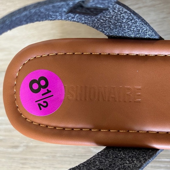 Cushionaire Sloan Black Faux Leather Studded Platform Clog Sandals Womens 8.5 M - Picture 5 of 9